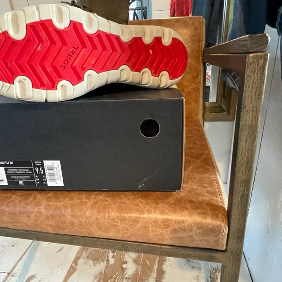 Sorel winter insulated boots , grey and hunter green. - Picture 3 of 4